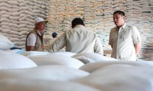 foto Prabowo Sidak Gudang Bulog Danurejo Pastikan Stok Beras Aman, Usai Beri Arahan Ketua DPRD Se-Indonesia